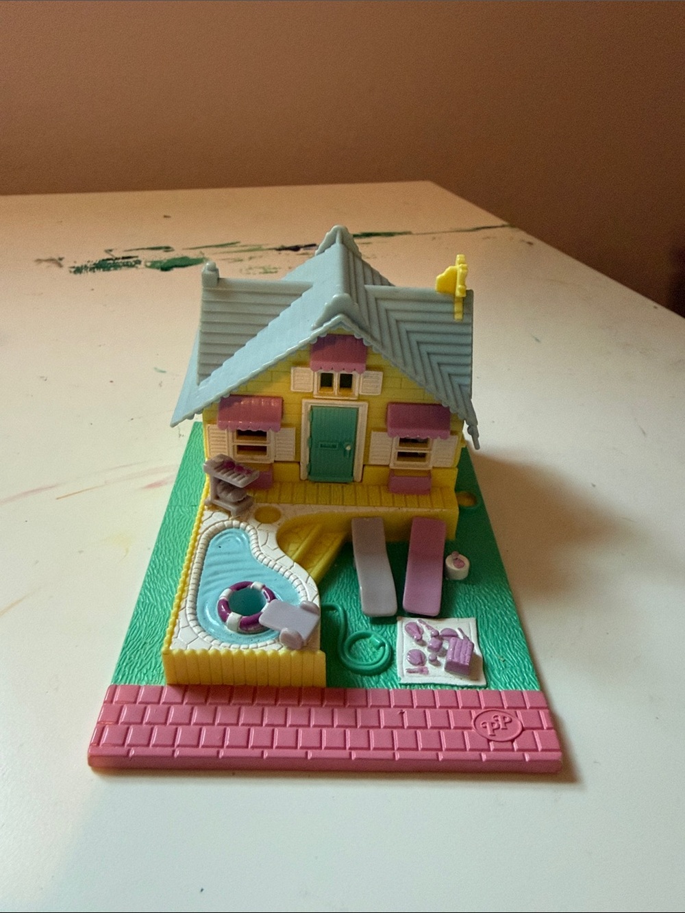 Vintage 1993 Polly Pocket Summer House